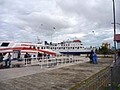 スマトラ島沖ウェー島:アチェと島を結ぶ2種類の船。