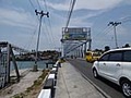 ケイ・クチル島のダウンタウン。ラングールとトゥアル。