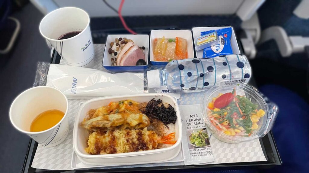 ANA　羽田ージャカルタ機内食の写真