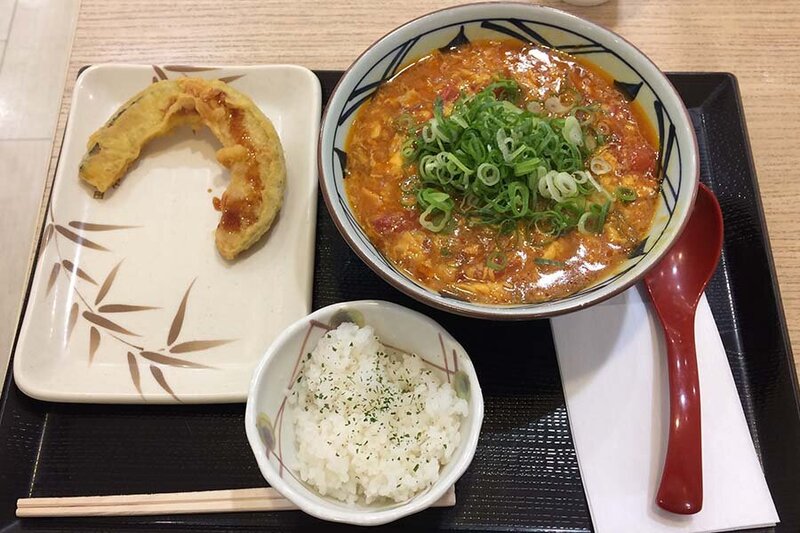 トマたまカレーうどんと南瓜天ぷら：丸亀製麺