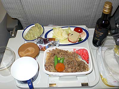 日系久々！機内食は日本発がうまい。南方航空はそれなり。