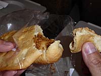 ガルーダインドネシア　アンボン－ジャカルタ　軽食のパン