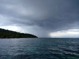 ハッタ島でシュノーケリング３：た、竜巻到来？！