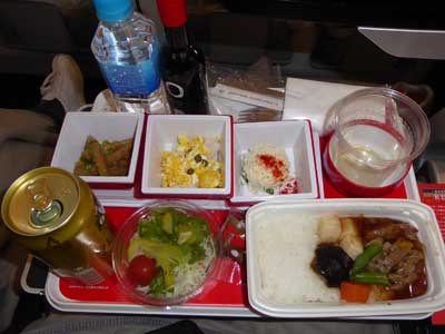 国際線はJAL、国内線ガルーダの機内食。JALは美味しくなったよね。