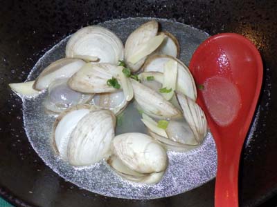 パラオの食文化：ローカル飯は魚介と芋と南国フルーツ。