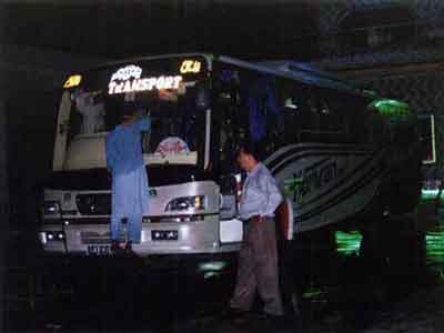 道路事情がよいパキスタン。早い、安い、綺麗なバスでも時には不快。