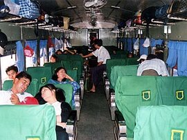 ミャンマーの列車はとっても厳しい。今でも同じかな・・・。