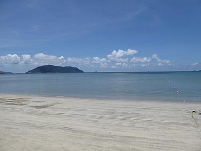 コンダオ島の海：海水浴なら東海岸のビーチがお薦め。